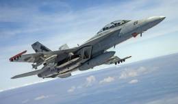 Los cazabombarderos navales F-18F Super Hornet pueden llevar dos de estos potentes misiles y dispararlos contra objetivos a unos cuatrocientos kil�metros de distancia. (Lockheed Martin)