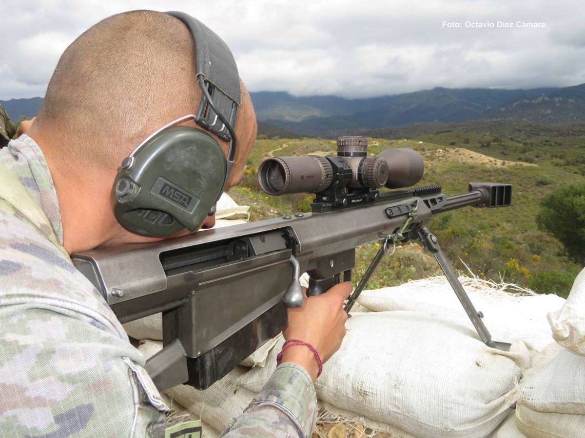 Los visores Razor HD son unos sistemas ópticos de muy alta nitidez y excelentes prestaciones que en el Ejército de Tierra se han acoplado a los Barrett M95SP del 12,70x99mm. (Octavio Díez Cámara) Los visores Razor HD son unos sistemas ópticos de muy alta nitidez y excelentes prestaciones que en el Ejército de Tierra se han acoplado a los Barrett M95SP del 12,70x99mm. (Octavio Díez Cámara)