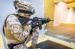 Un infante de Marina del TEAR empua su nuevo fusil de asalto HK416A5. (Foto Tercio de Armada)