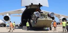 Momento del embarque de uno de los CH-47F Chinook de la Aviacin del Ejrcito de Tierra espaol en el An-124. (Foto Ejrcito de Tierra)