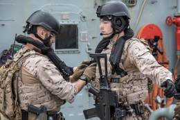 Operativos del EOS del Tercio Norte realizando las comprobaciones previas a una operacion de adiestramiento. Operativos del EOS del Tercio Norte realizando las comprobaciones previas a una operacion de adiestramiento.