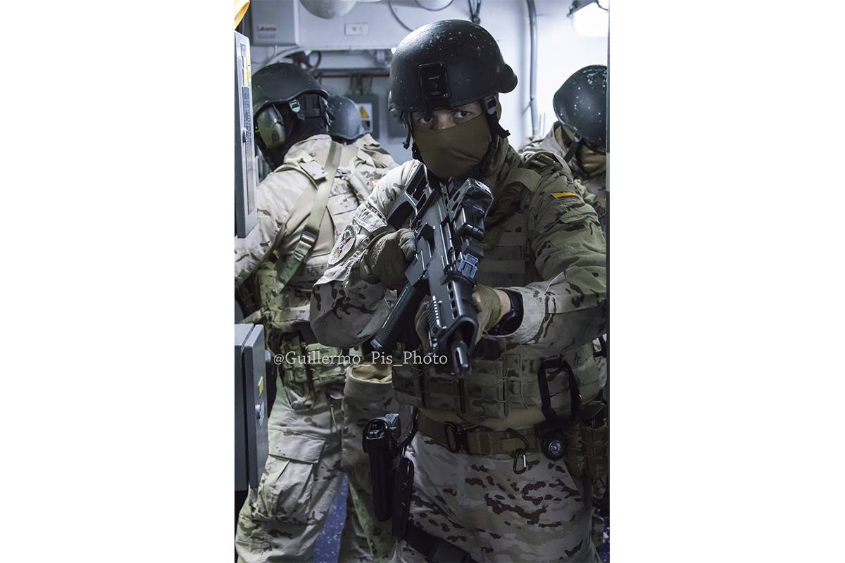 Habitualmente cada EO esta formado por 11 personas y dentro de los mismos hay infantes con diferentes especializaciones como sanitarios,Jefe de estacha(para los fastrope) o tiradores de precision. Habitualmente cada EO esta formado por 11 personas y dentro de los mismos hay infantes con diferentes especializaciones como sanitarios,Jefe de estacha(para los fastrope) o tiradores de precision.