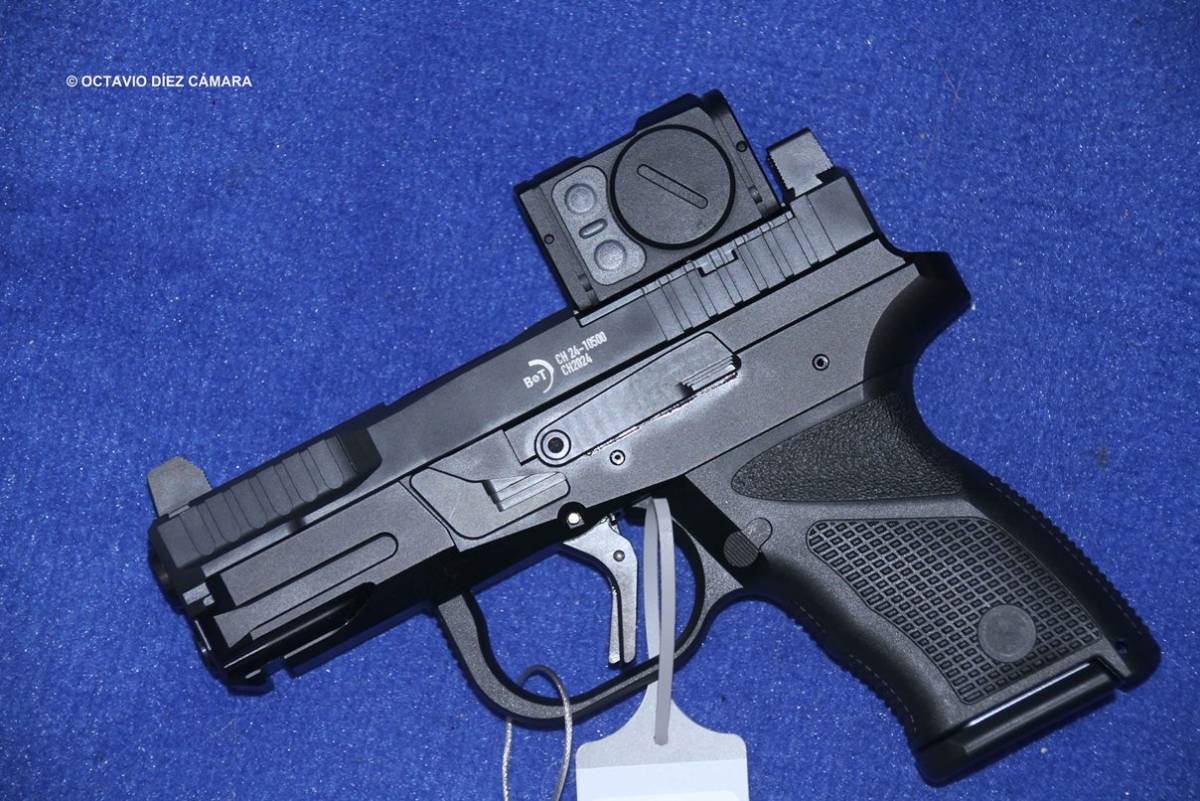 Portabilidad, fiabilidad, potencia de fuego y facilidad para encarar con rapidez al objetivo son algunos de los detalles que definen a la nueva pistola SSP. (Octavio Díez Cámara) Portabilidad, fiabilidad, potencia de fuego y facilidad para encarar con rapidez al objetivo son algunos de los detalles que definen a la nueva pistola SSP. (Octavio Díez Cámara)