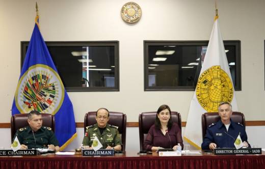 La embajadora Carmen Montn en la mesa presidencial del Consejo de Delegados de la Junta Inter-Amricana de Defensa.