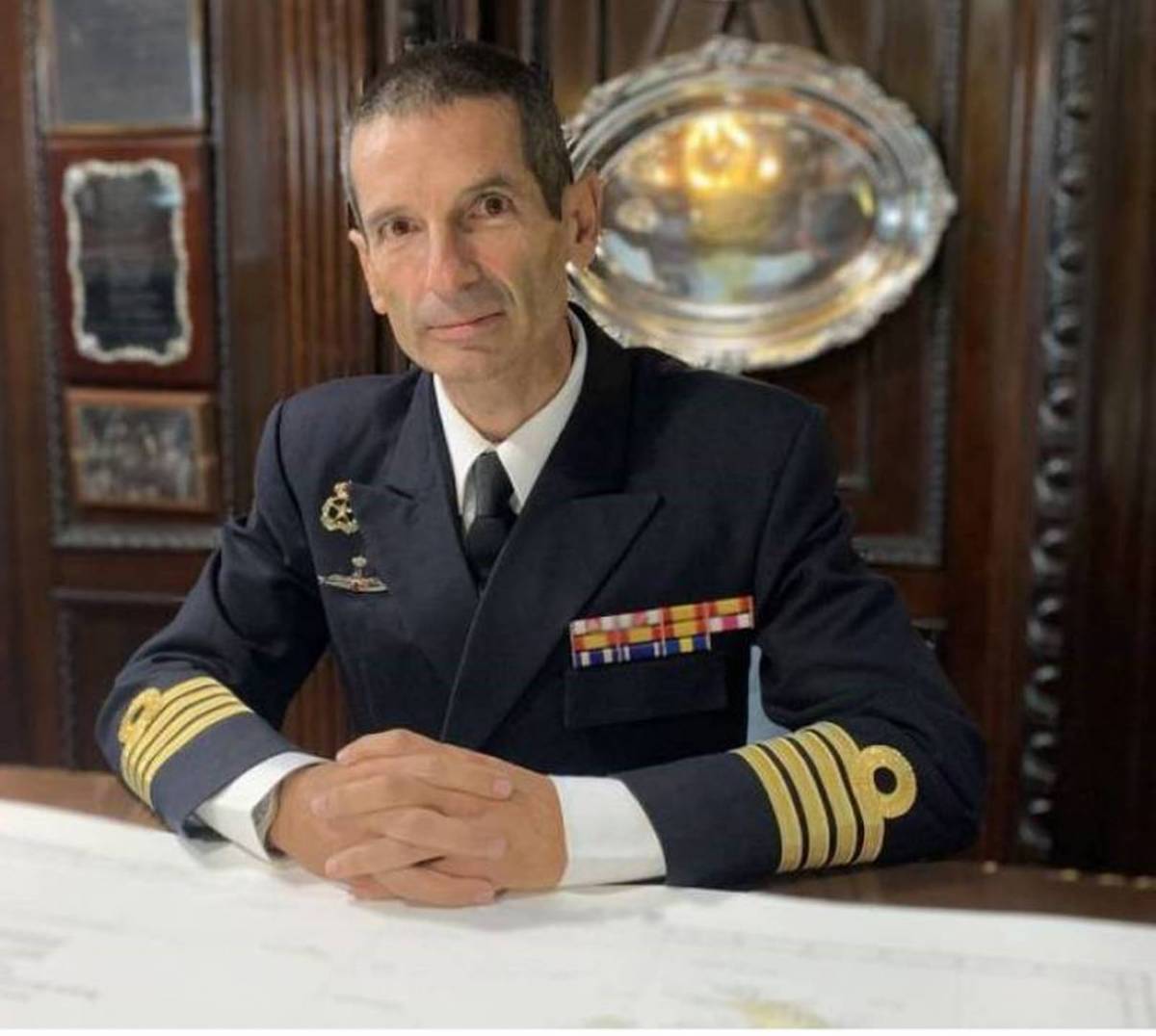 Almirante Comandante del Mando Naval de Canarias, Contralmirante Santiago De Colsa Trueba. Almirante Comandante del Mando Naval de Canarias, Contralmirante Santiago De Colsa Trueba.