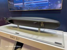 Las formas del novedoso submarino furtivo elctrico francs del futuro emulan a las de un cachalote para favorecer sus trnsitos en inmersin.   (Octavio Dez Cmara)