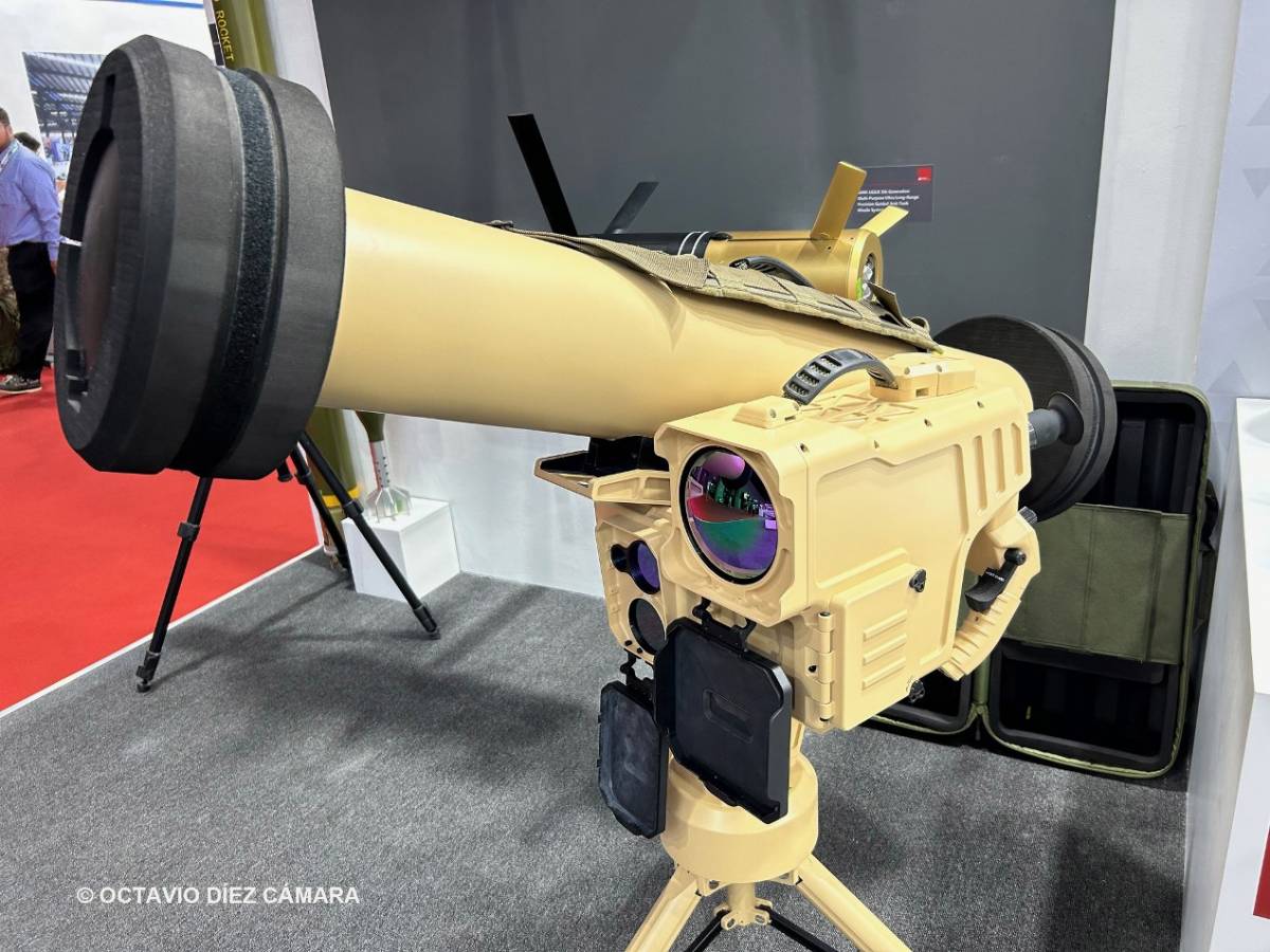 El lanzador del GAM-102LR es un puesto de tiro de un sistema contracarro de 5ª generación y ofrece sensores que a simple vista parecen especialmente avanzados y versátiles. (Octavio Díez Cámara) El lanzador del GAM-102LR es un puesto de tiro de un sistema contracarro de 5ª generación y ofrece sensores que a simple vista parecen especialmente avanzados y versátiles. (Octavio Díez Cámara)