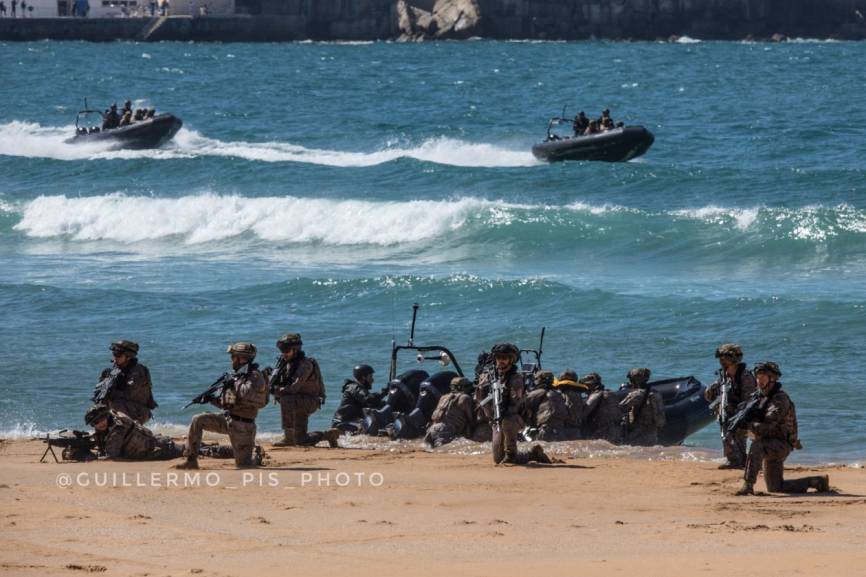 Los Infantes del Batallón Reforzado de Desembarco del Tercio de Armada fueron los encargados de tomar la playa así como de evacuar a los civiles de la zona hostil.