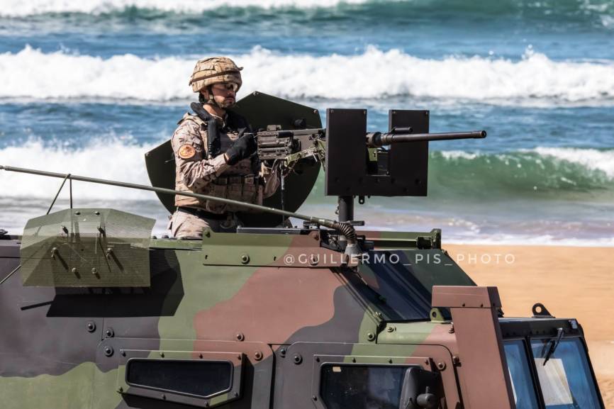 La Browning M2 de cal. 12,70 y el sistema contra carro Spyke son los dos sistemas de armas utilizados en estos VAMTAC durante el ejercicio.
