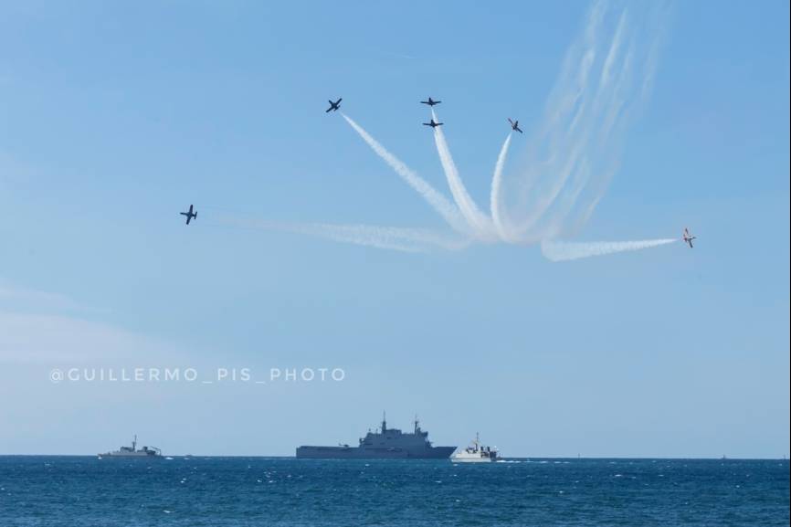 El broche de oro a este intenso día lo dio la siempre aclamada Patrulla Águila, haciendo las delicias de grandes y pequeños.