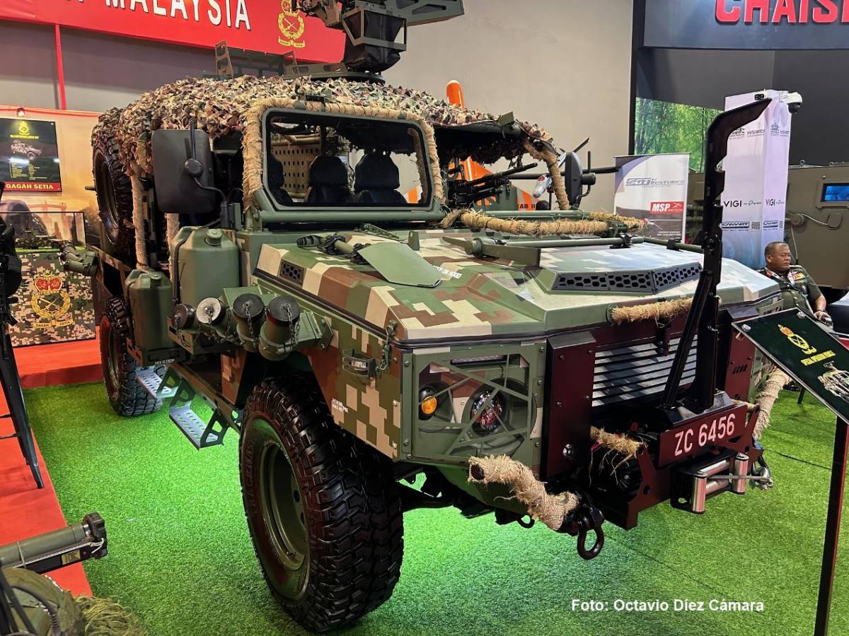 En fechas recientes comenzaron las entregas a las Operaciones Especiales malayas de su vistoso y efectivo vehículo todo terreno SF-21X. (Octavio Díez Cámara) En fechas recientes comenzaron las entregas a las Operaciones Especiales malayas de su vistoso y efectivo vehículo todo terreno SF-21X. (Octavio Díez Cámara)