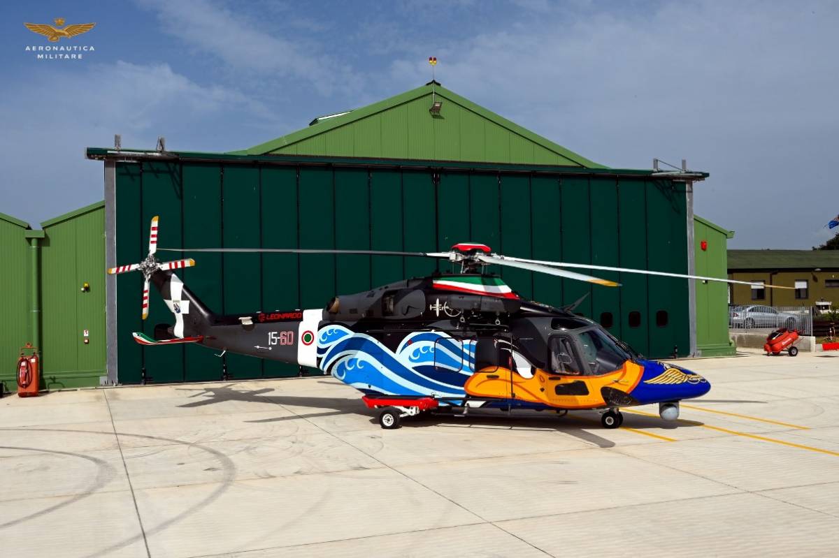 El helicóptero HH139B pintado con el pato Lucas. (foto AMI) El helicóptero HH139B pintado con el pato Lucas. (foto AMI)