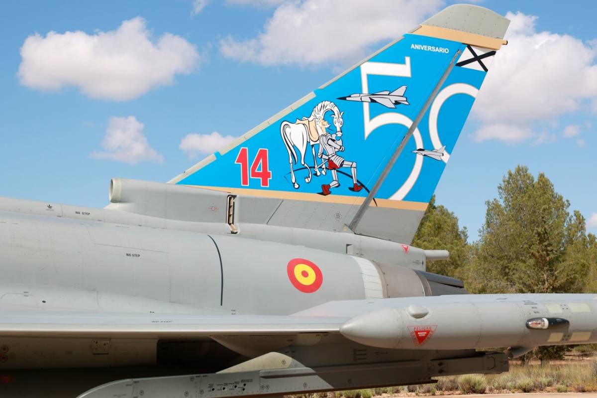 Cola de uno de los Eurofighter del Ala 14, especialmente pintada, aparato que podremos ver en el evento. (foto Ala 14) Cola de uno de los Eurofighter del Ala 14, especialmente pintada, aparato que podremos ver en el evento. (foto Ala 14)