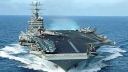 Con una importante serie de maniobras a realizar, el CVN prosigue su marcha al Pacifico.