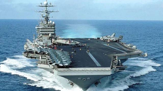 Con una importante serie de maniobras a realizar, el CVN prosigue su marcha al Pacifico. Con una importante serie de maniobras a realizar, el CVN prosigue su marcha al Pacifico.