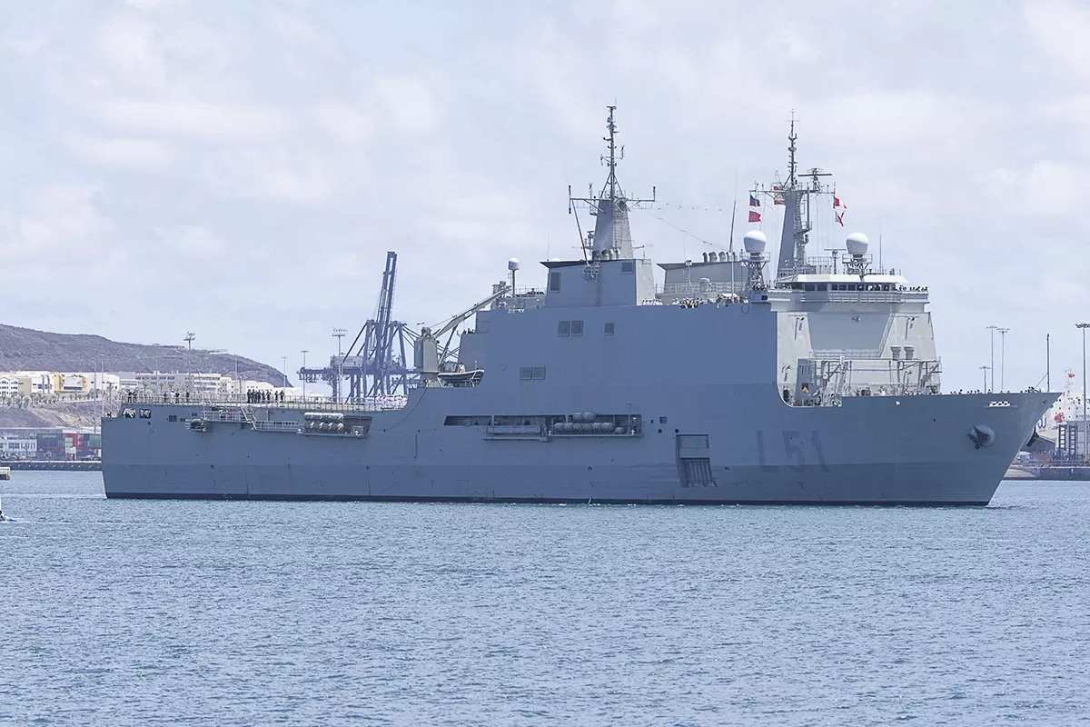 El navío de asalto anfibio “Galicia” encabeza la formación naval, que paso por Canarias. El navío de asalto anfibio “Galicia” encabeza la formación naval, que paso por Canarias.