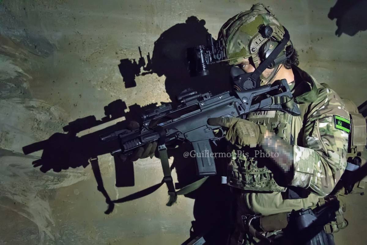 Todos sus integrantes son de libre designacin por parte del Jefe de la UOE2 teniendo como nico requisito el estar en posesin del  curso de Operaciones Especiales y formar parte de la cadena de mando (Oficiales o Suboficiales)