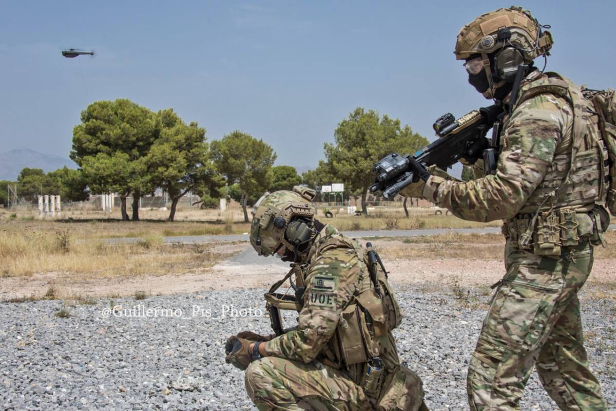 Su plazo de disponibilidad inferior al resto de personal del MOE, les obliga a estar permanentemente disponibles as como estar localizables en todo momento por si se decide su activacin urgente.