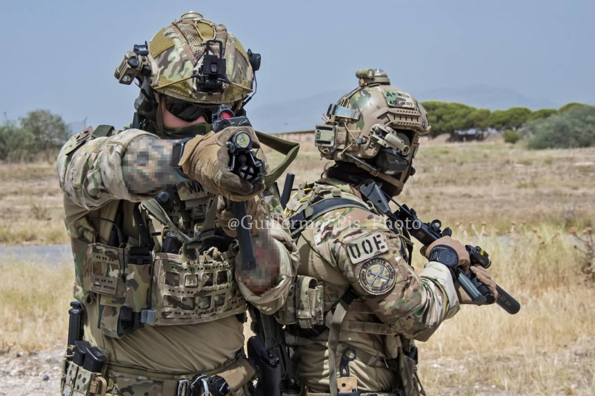 No quisiera finalizar esta galera sin enviar mi ms sincero agradecimiento tanto al MOE como a todos los miembros de la UOE por su fantstica predisposicin para poder mostrarles y acercarles al trabajo de este grupo de hombres.