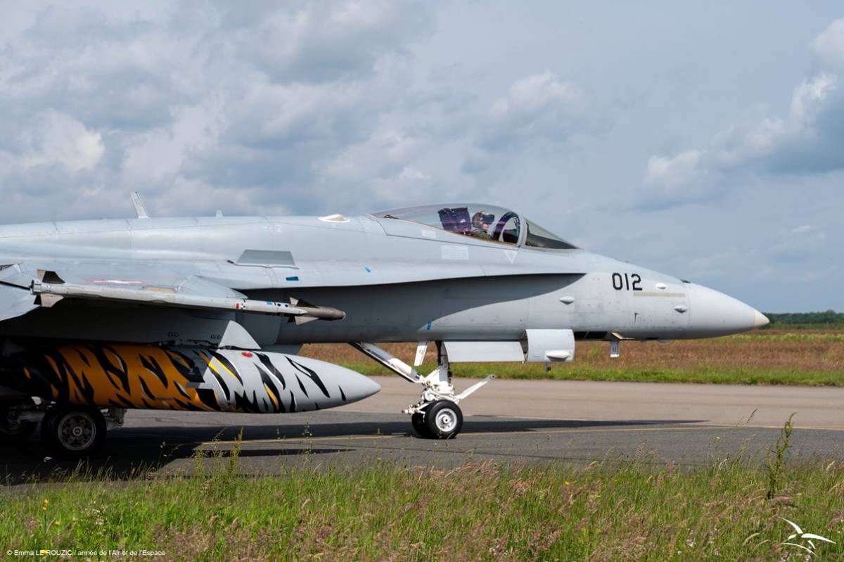 Uno de los F/A-18C suizos participantes, aunque este país no es de la OTAN, si fueron invitados. (foto Ejército del Aire y del Espacio de Francia) Uno de los F/A-18C suizos participantes, aunque este país no es de la OTAN, si fueron invitados. (foto Ejército del Aire y del Espacio de Francia)