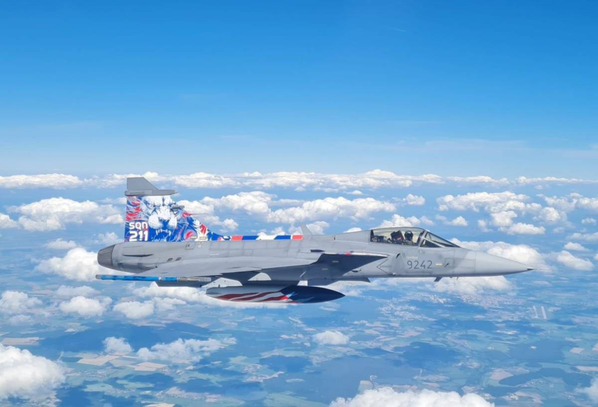uno de los un Saab JAS-39C “Gripen” está encuadrada en el 211 Escuadrón Táctico o 211Taktcká Letka. (foto Luftwaffe) uno de los un Saab JAS-39C “Gripen” está encuadrada en el 211 Escuadrón Táctico o 211Taktcká Letka. (foto Luftwaffe)
