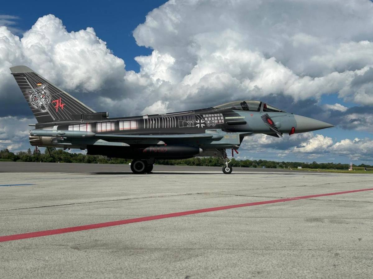 El preciosamente pintado Eurofighter de la TaktLwG 74 de la Luftwaffe. (foto Luftwaffe) El preciosamente pintado Eurofighter de la TaktLwG 74 de la Luftwaffe. (foto Luftwaffe)
