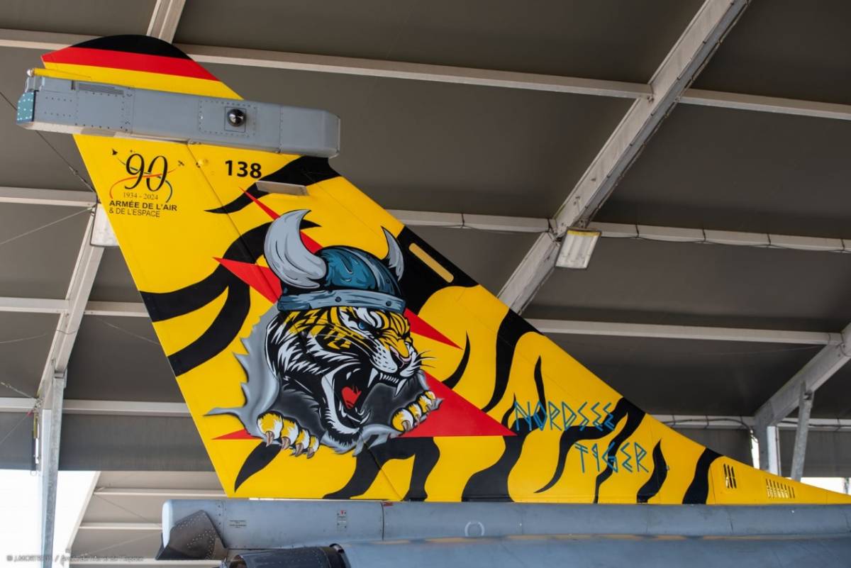La cola de uno de los Dassault “Rafale” del Escadron de Chasse 3/30 francés. (foto Ejército del Aire y del Espacio de Francia) La cola de uno de los Dassault “Rafale” del Escadron de Chasse 3/30 francés. (foto Ejército del Aire y del Espacio de Francia)