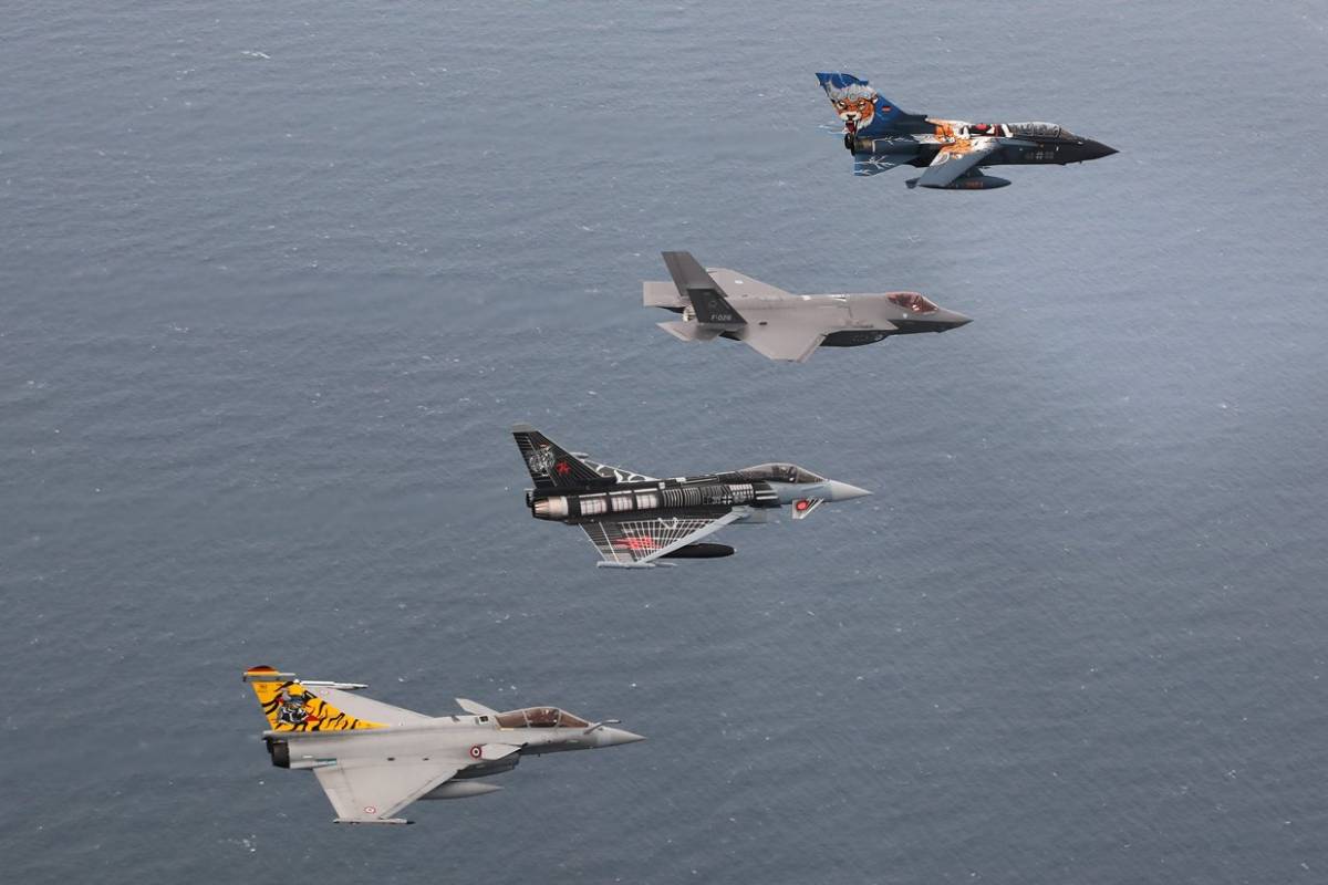 Cuatro de los participantes volando en formación, de abajo a arriba un: “Rafale”, un Eurofighter, un F-35A y un “Tornado”. (foto Luftwaffe) Cuatro de los participantes volando en formación, de abajo a arriba un: “Rafale”, un Eurofighter, un F-35A y un “Tornado”. (foto Luftwaffe)