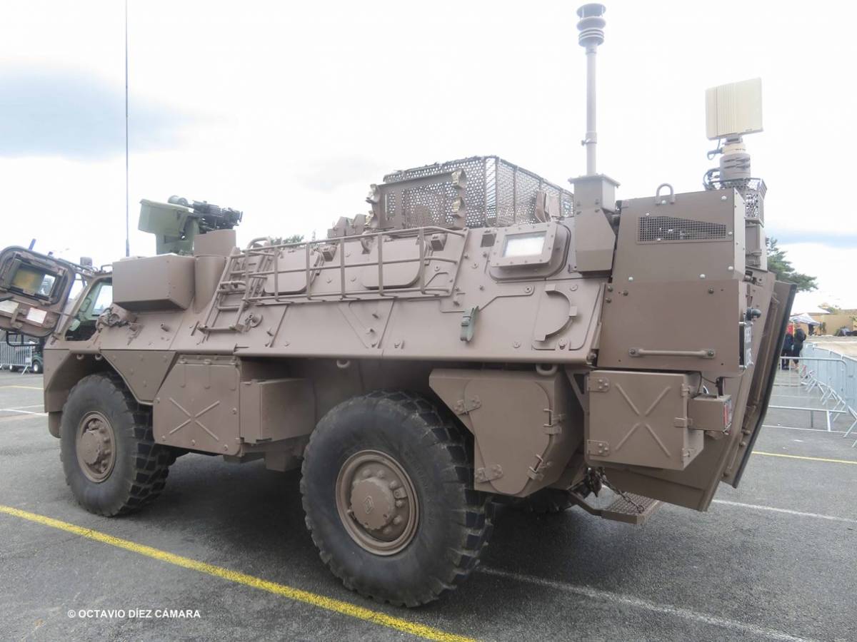 Blindados VAB antiguos han sido modernizados y provistos de blindaje, radar de detección, sensores y un lanzagranadas de 40mm. (Octavio Díez Cámara) Blindados VAB antiguos han sido modernizados y provistos de blindaje, radar de detección, sensores y un lanzagranadas de 40mm. (Octavio Díez Cámara)