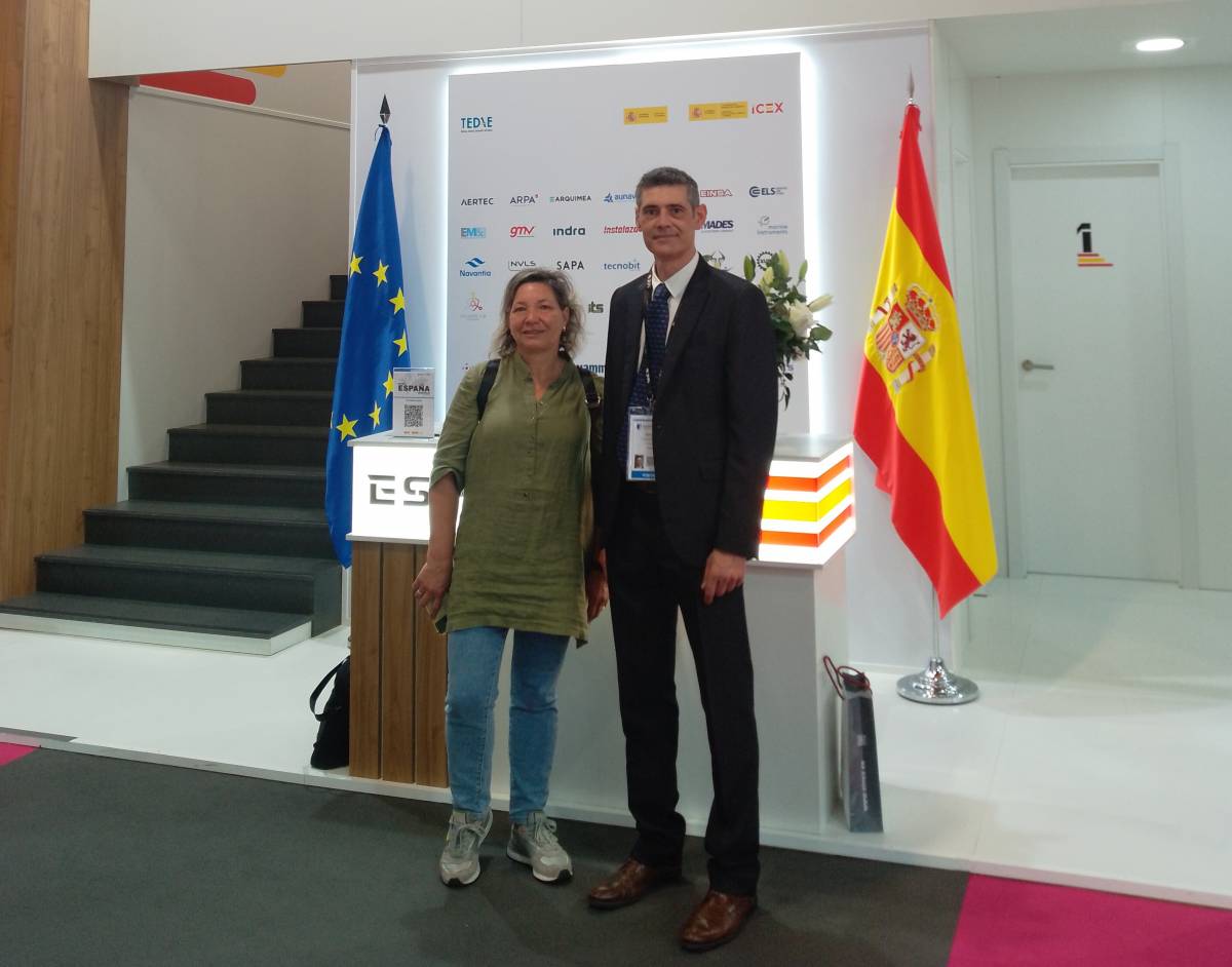 Pilar Iglesias Falque de la Cámara Oficial de Comercio, Industria, Servicios y Navegación de Pontevedra, Vigo y Vilagarcía de Arousa y Luis Martínez, rector de SEDEXPO (autor) Pilar Iglesias Falque de la Cámara Oficial de Comercio, Industria, Servicios y Navegación de Pontevedra, Vigo y Vilagarcía de Arousa y Luis Martínez, rector de SEDEXPO (autor)