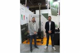 El director general de Hispamast, Ivn Mayoral y el responsable del rea de Defensa, Rodrigo Valverde (autor)