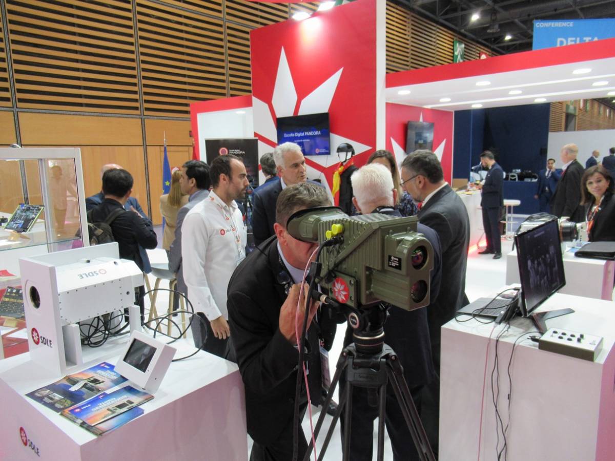 Cámara Fornax durante una demostración (autor) Cámara Fornax durante una demostración (autor)