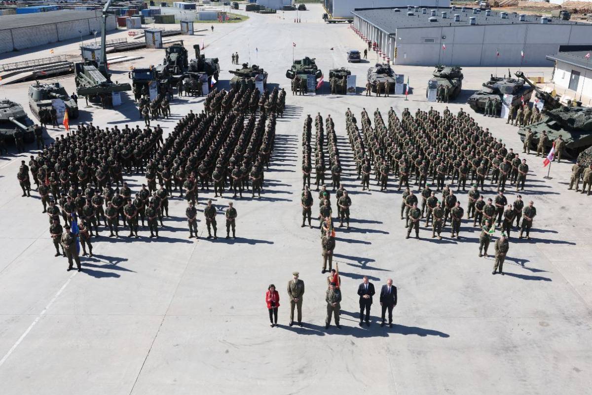 Tropas españolas en Letonia. Varios de los contratos están destinados a zona de operaciones (Ministerio de Defensa) Tropas españolas en Letonia. Varios de los contratos están destinados a zona de operaciones (Ministerio de Defensa)