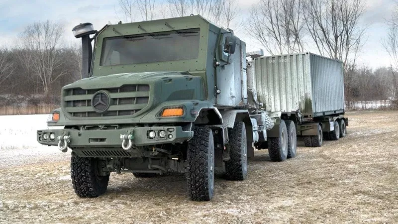 “Zetros” 8x8 con remolque. Camión militar Zetros 8x8 con remolque adquirido por las Fuerzas Armadas de Canadá.