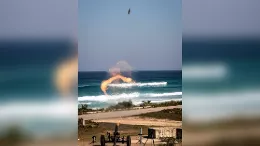 Demostrador de radar de contrabatera del Ejrcito Brasileo, disparando un proyectil.