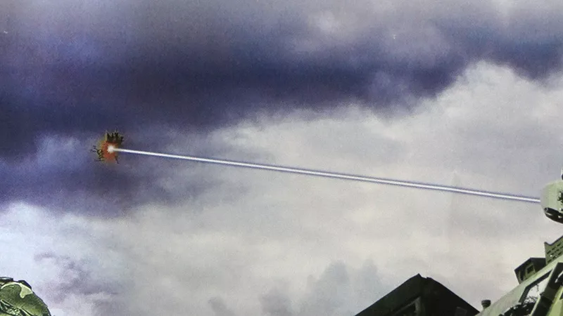 El láser que emite HELMA-P destruye los drones en vuelo o en estacionario. Foto: CILAS El láser que emite HELMA-P destruye los drones en vuelo o en estacionario. Foto: CILAS