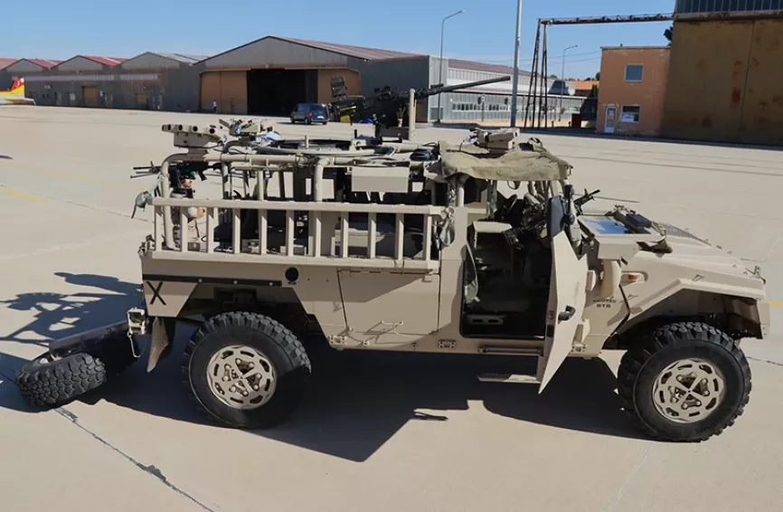 Vista lateral del VMOE del EZAPAC, pintado en tono de color arena. Foto: Julio Maíz