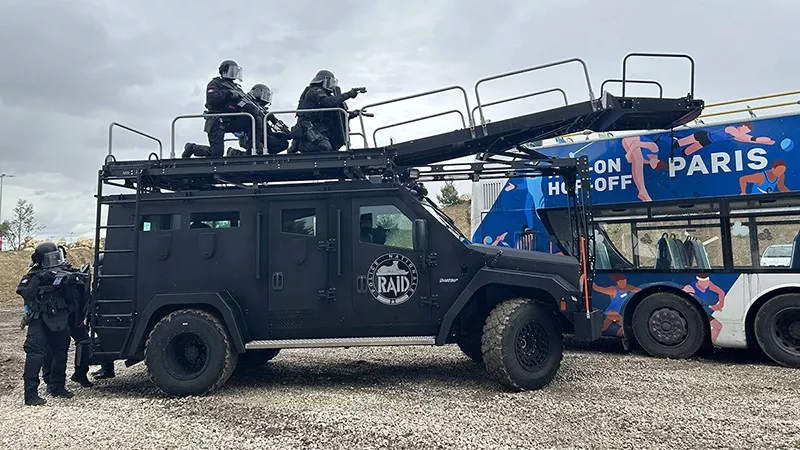 El blindado Blackwolf de la Police Nationale puede incorporar una plataforma táctica que les permitirá realizar intervenciones dinámicas más efectivas. Foto: Octavio Díez Cámara El blindado Blackwolf de la Police Nationale puede incorporar una plataforma táctica que les permitirá realizar intervenciones dinámicas más efectivas. Foto: Octavio Díez Cámara