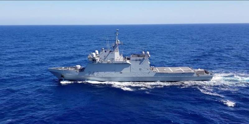 El BAM “Rayo” ha salido a la mar con una dotación de 47 hombres y mujeres. El BAM “Rayo” ha salido a la mar con una dotación de 47 hombres y mujeres.