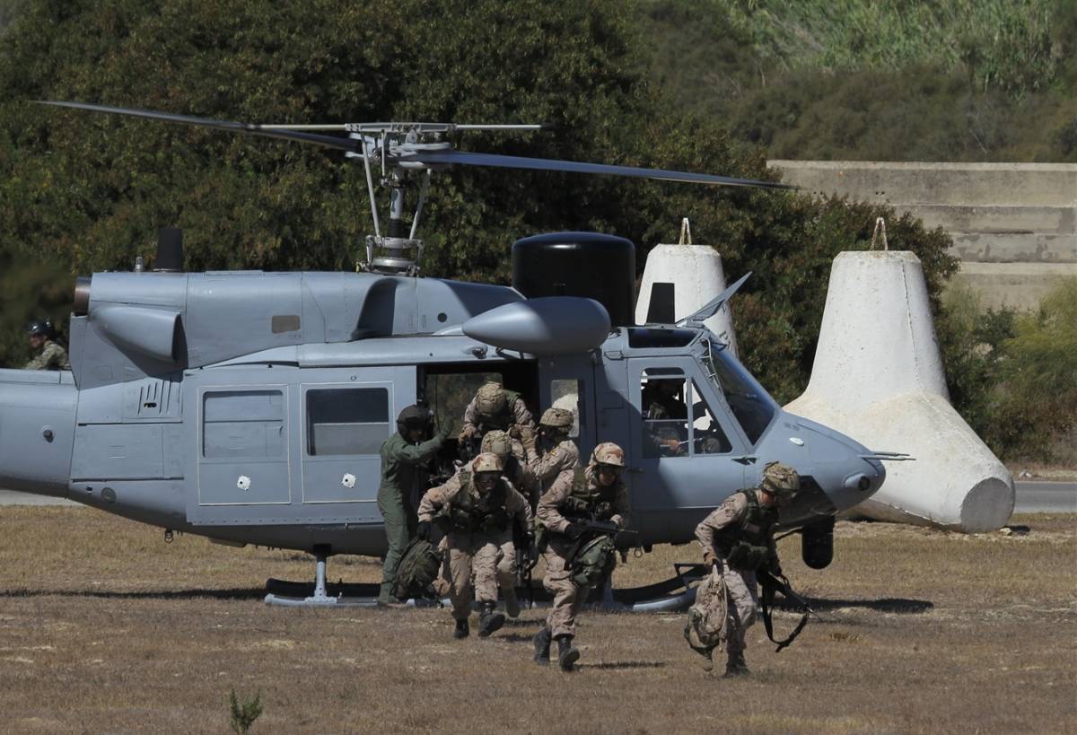 La principal misión de los AB-212 desde 1987 es el apoyo a la Fuerza de Infantería de Marina en la guerra anfibia. La principal misión de los AB-212 desde 1987 es el apoyo a la Fuerza de Infantería de Marina en la guerra anfibia.