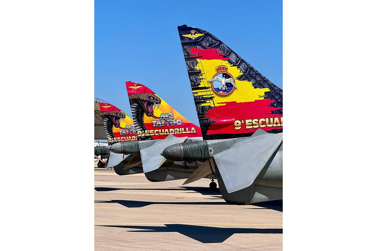 La rojigualda bandera nacional de España sirve de fondo a las decoraciones especiales diseñadas por Sergio Muriel. (Foto FLOAN) La rojigualda bandera nacional de España sirve de fondo a las decoraciones especiales diseñadas por Sergio Muriel. (Foto FLOAN)