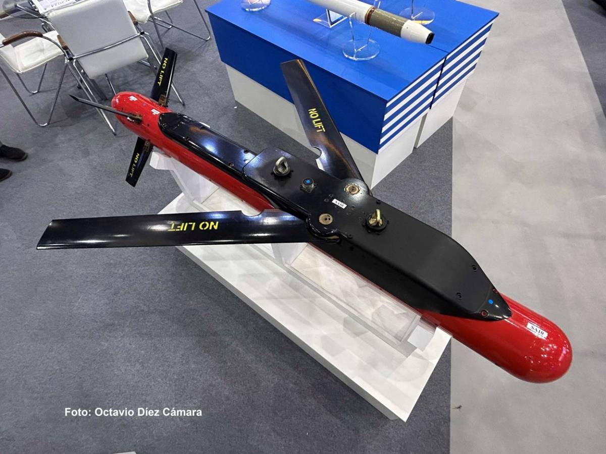 La BS 120 es una bomba autónoma de largo alcance que puede recorrer unos 30 kilómetros desde el punto de lanzamiento al de impacto. (Octavio Díez Cámara) La BS 120 es una bomba autónoma de largo alcance que puede recorrer unos 30 kilómetros desde el punto de lanzamiento al de impacto. (Octavio Díez Cámara)