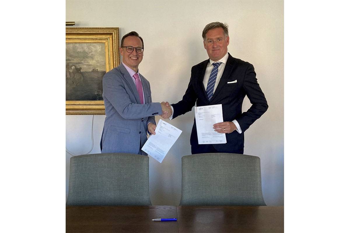 Dr. Christian Kauth, Vicepresidente y Director General de GDELS-Bridge Systems, (izquierda) y el General de Brigada Jonas Lotsne, FMV Fuente: FMV. Dr. Christian Kauth, Vicepresidente y Director General de GDELS-Bridge Systems, (izquierda) y el General de Brigada Jonas Lotsne, FMV Fuente: FMV.