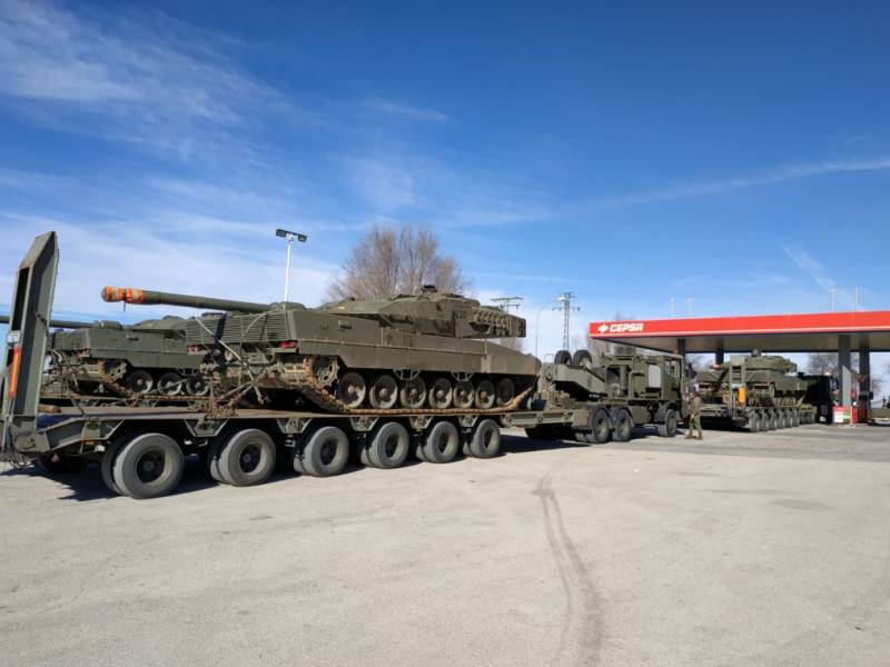 Veteranos camiones Kynos Aljaba del Grupo de Transporte Especial I/1 de la Agrupación de Transporte transportan carros de combate Leopardo 2E (Ejército de Tierra) Veteranos camiones Kynos Aljaba del Grupo de Transporte Especial I/1 de la Agrupación de Transporte transportan carros de combate Leopardo 2E (Ejército de Tierra)