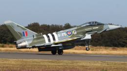 El �Thypoon� de la RAF decorado con el mismo camuflaje y marcas del avi�n del mismo nombre de la SGM. (foto Julio Ma�z Gutierrez)