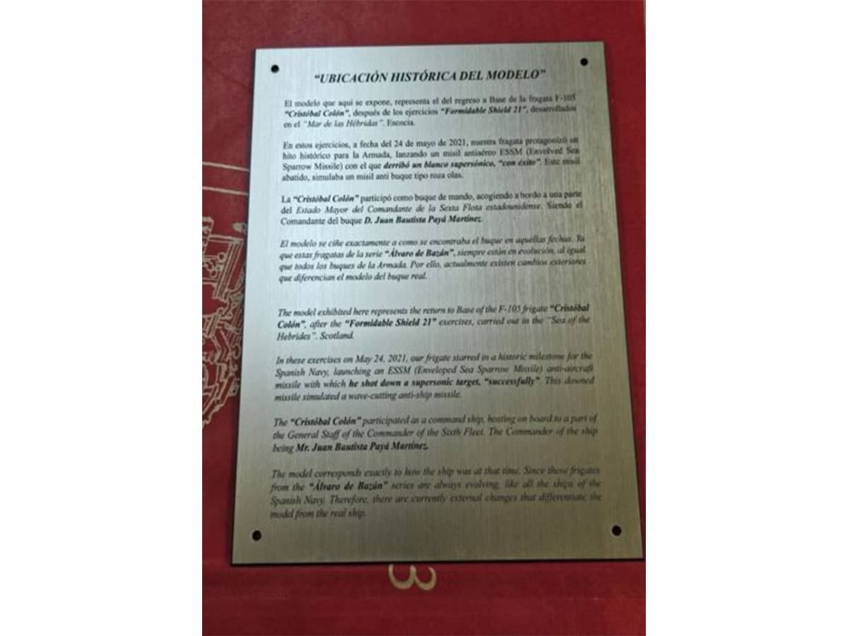 Placa sobre la ubicación histórica del modelo Placa sobre la ubicación histórica del modelo