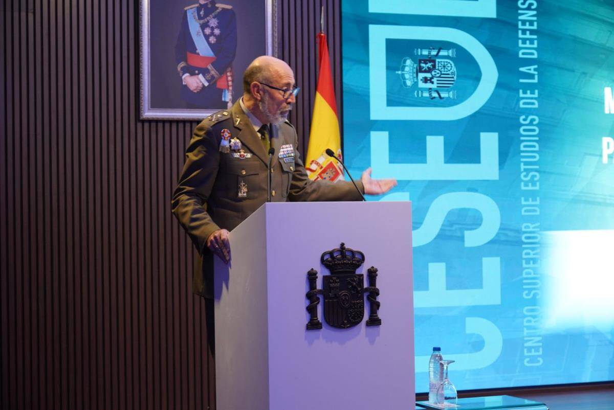 Teniente General Miguel Ballenilla y García Gamarra, director del Centro Superior de Estudios de la Defensa Nacional (CESEDEN) Teniente General Miguel Ballenilla y García Gamarra, director del Centro Superior de Estudios de la Defensa Nacional (CESEDEN)
