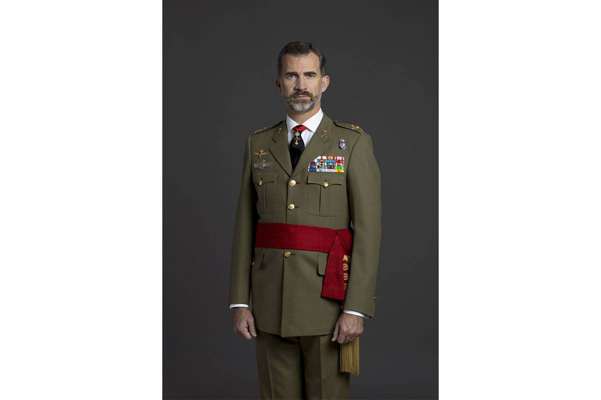 El Rey Felipe VI con uniforme de diario de Capitán General del Ejército de Tierra. El Rey Felipe VI con uniforme de diario de Capitán General del Ejército de Tierra.