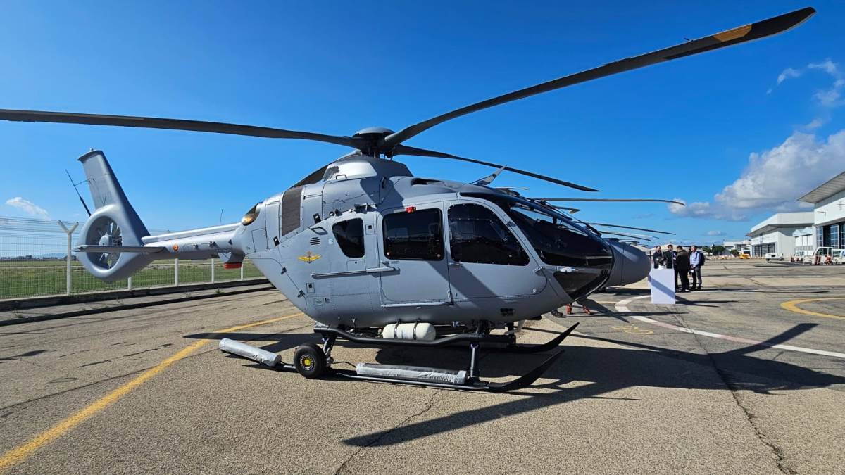 El nuevo helicóptero H135 P3H entregado a la Armada española. El nuevo helicóptero H135 P3H entregado a la Armada española.