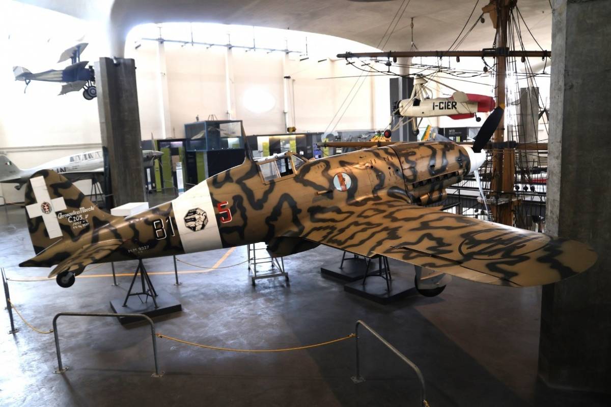 El Macchi C.205 “Veltro” expuesto en el Museo Nacional de la Ciencia y la Tecnología “Leonardo da Vinci”. (foto Julio Maíz Gutiérrez) El Macchi C.205 “Veltro” expuesto en el Museo Nacional de la Ciencia y la Tecnología “Leonardo da Vinci”. (foto Julio Maíz Gutiérrez)